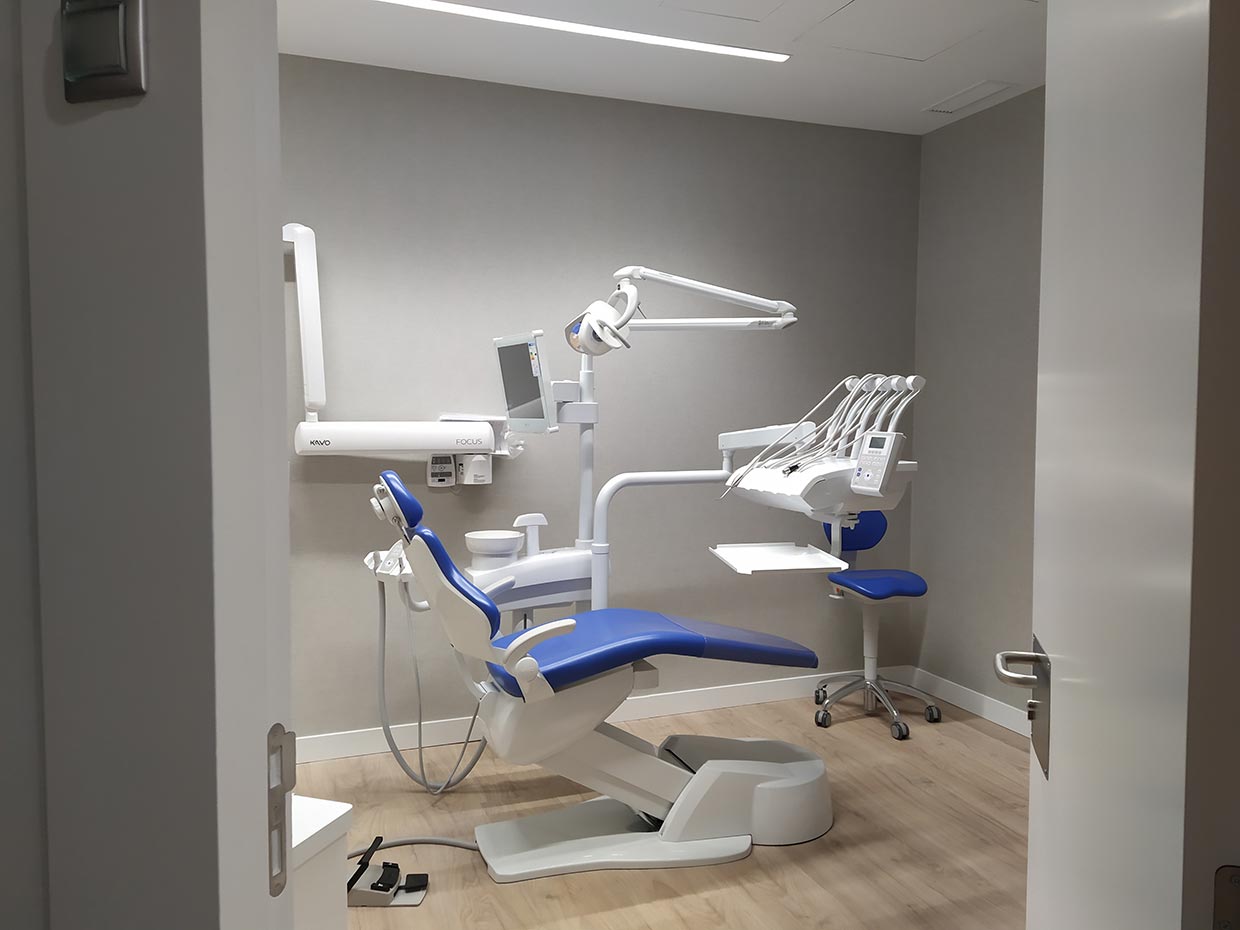 Obra y reforma de clínica dental Sanitas en Madrid