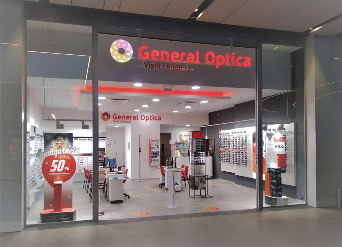 Exterior tienda General Óptica en centro comercial Diagonal Mar en Barcelona