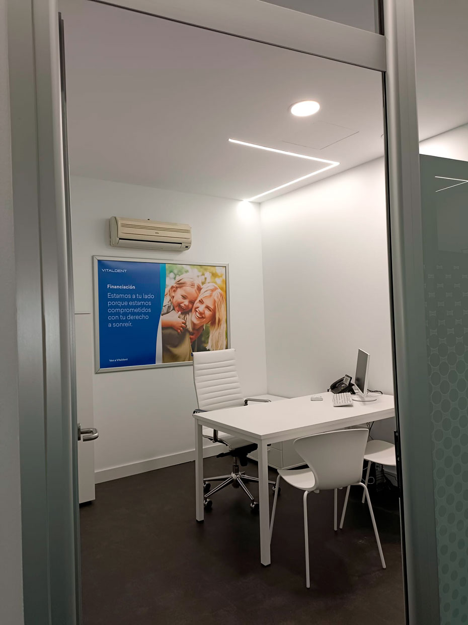 Despacho de clínica dental Vitaldent en Málaga